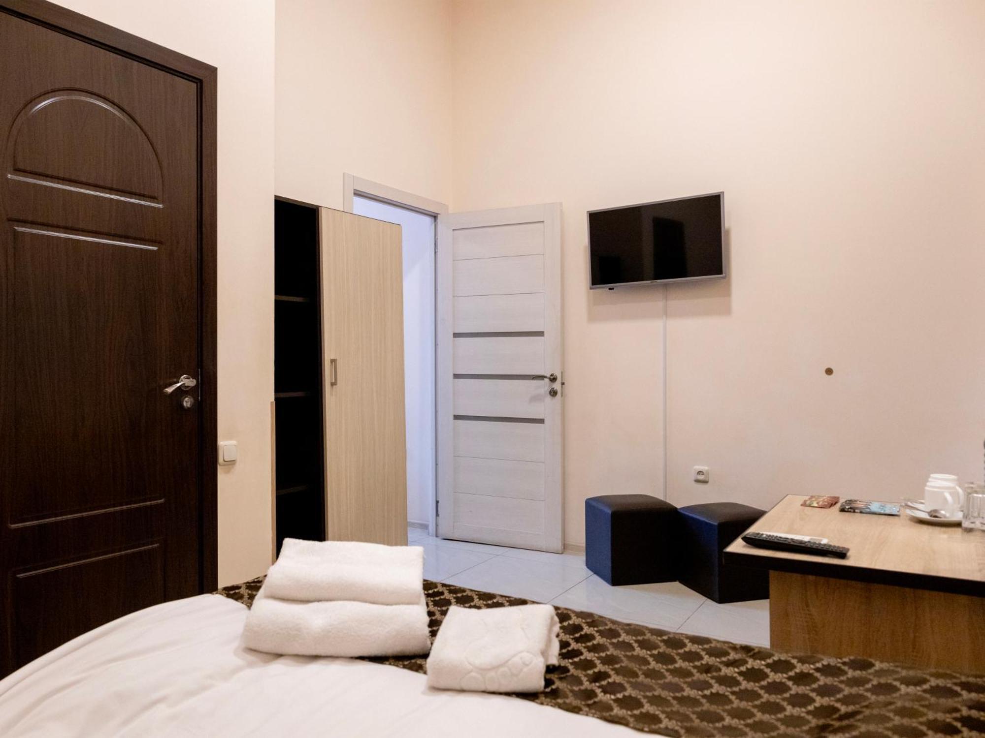 Comfort Hotel Jerevan Buitenkant foto