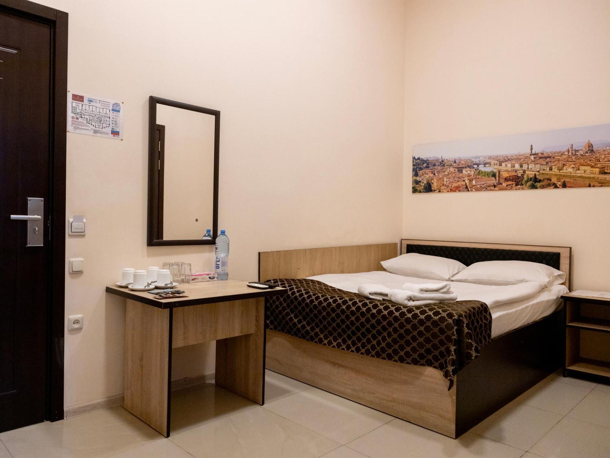 Comfort Hotel Jerevan Buitenkant foto
