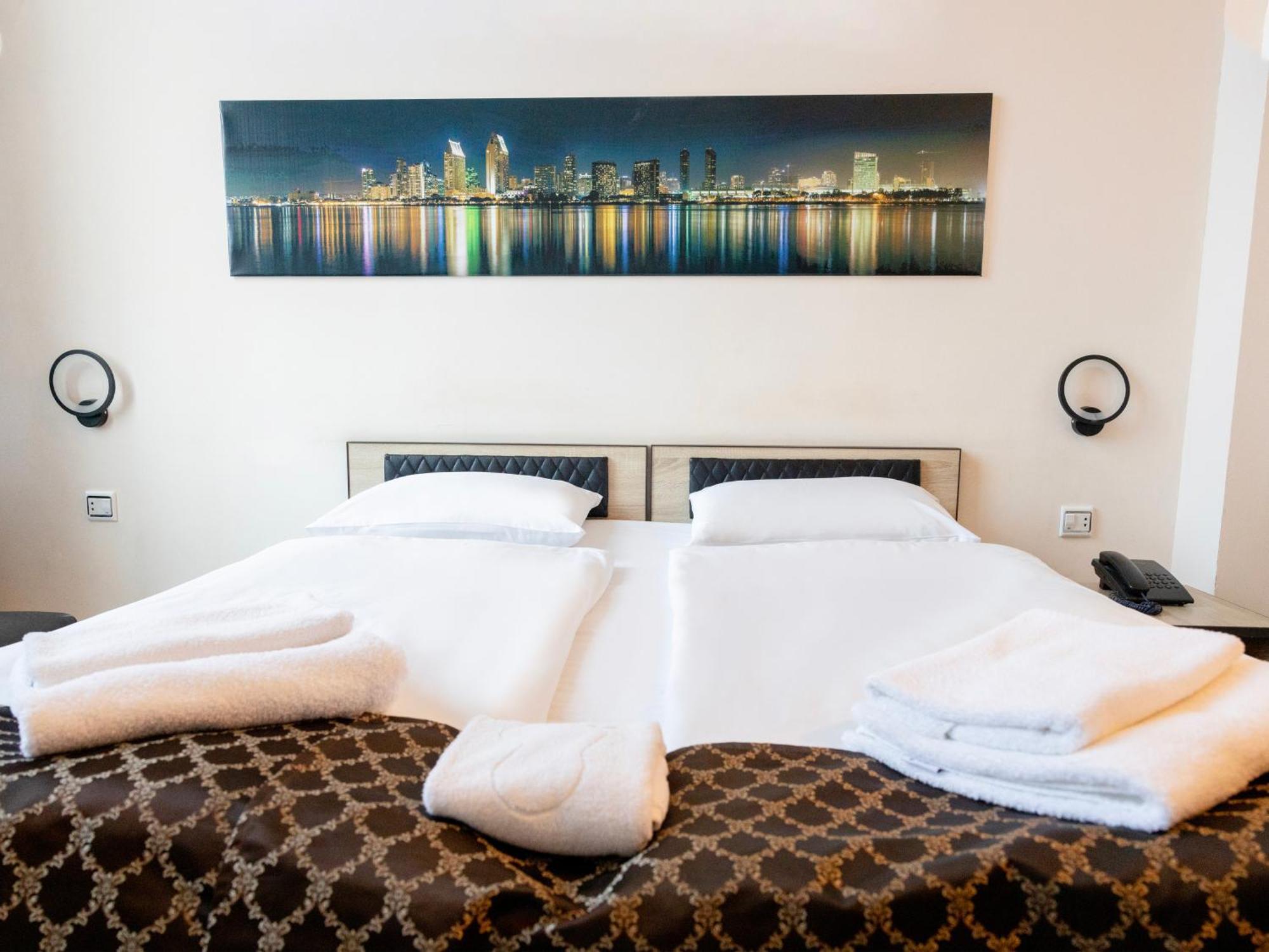 Comfort Hotel Jerevan Buitenkant foto