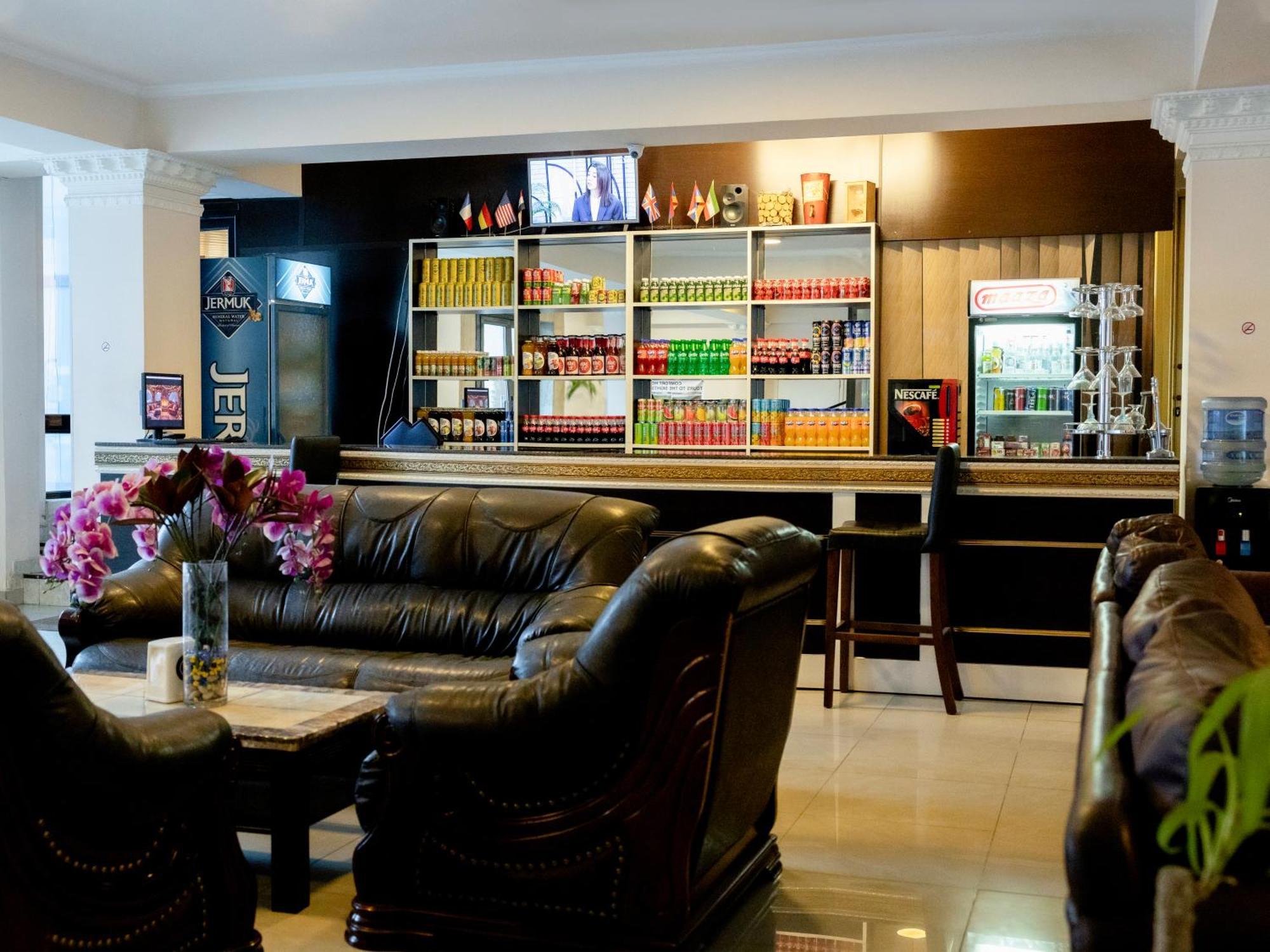 Comfort Hotel Jerevan Buitenkant foto