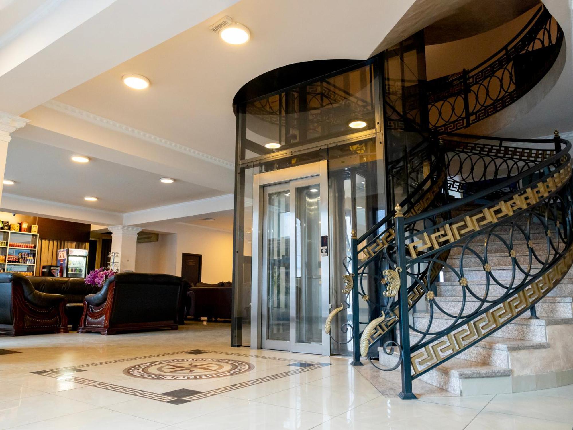 Comfort Hotel Jerevan Buitenkant foto