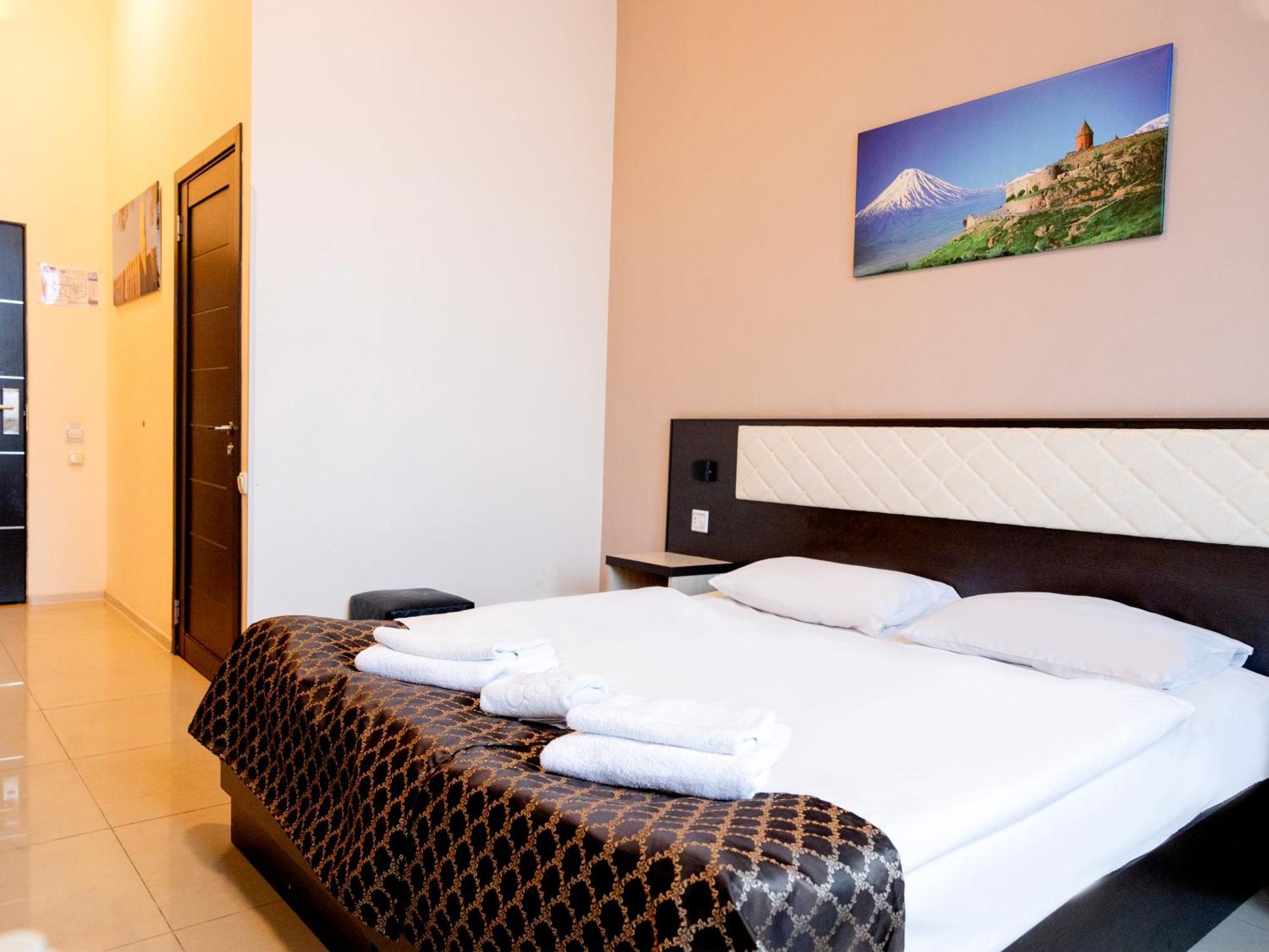 Comfort Hotel Jerevan Buitenkant foto