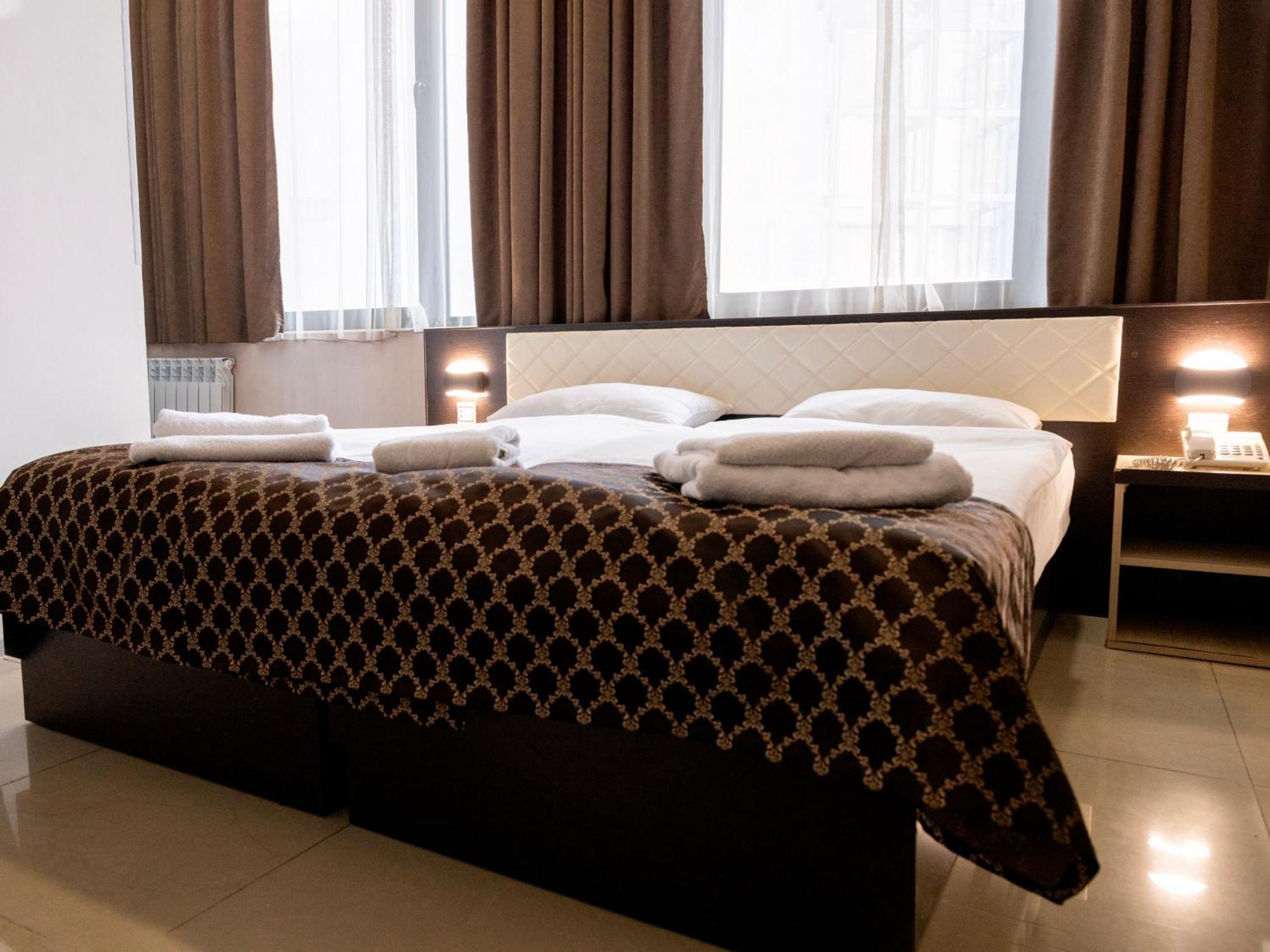 Comfort Hotel Jerevan Buitenkant foto