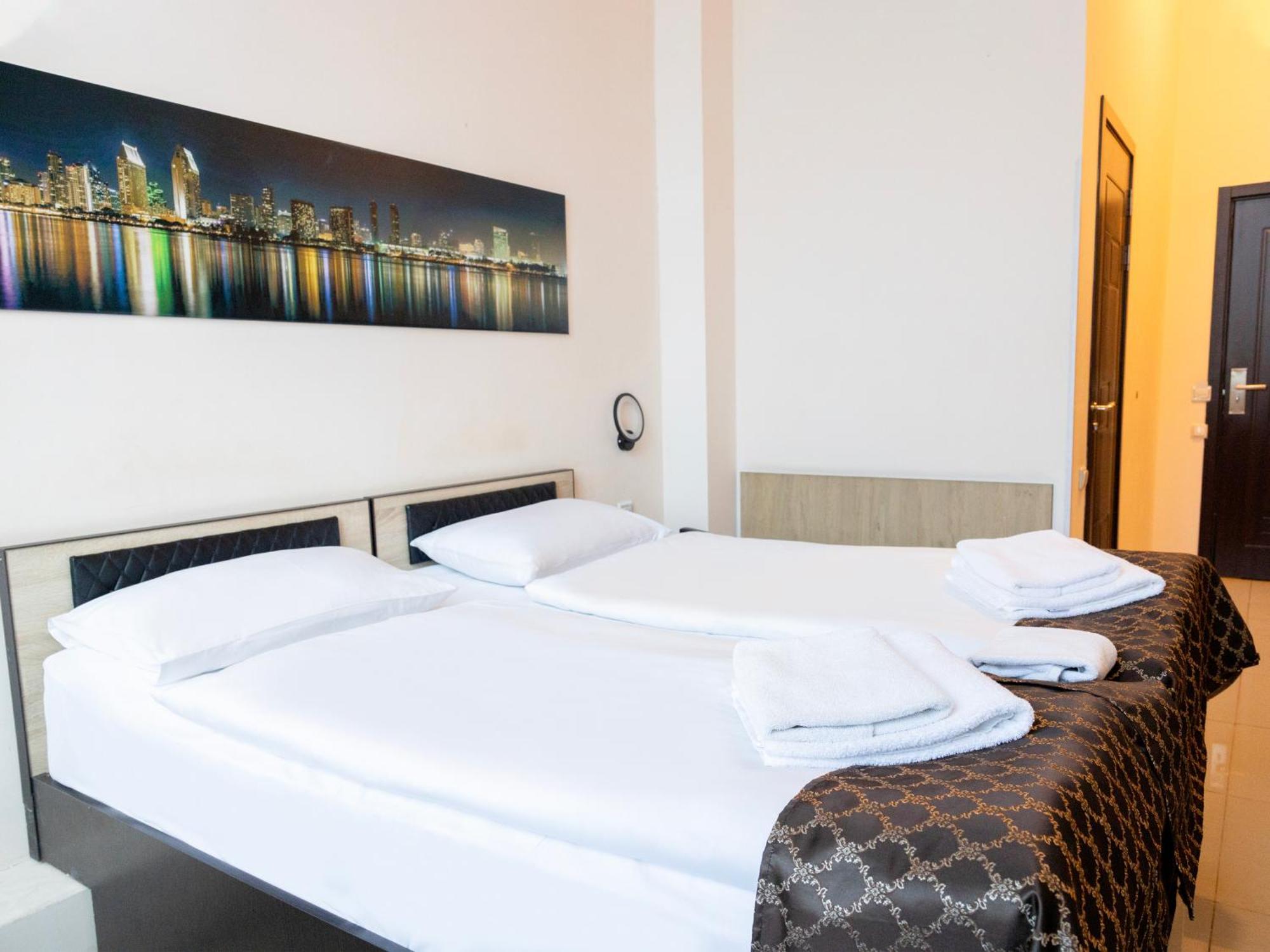 Comfort Hotel Jerevan Buitenkant foto