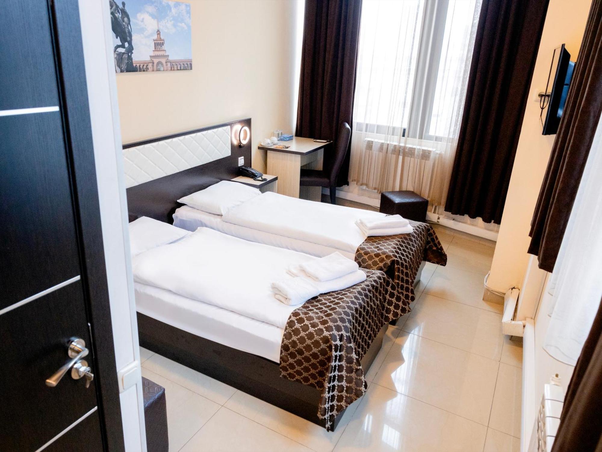 Comfort Hotel Jerevan Buitenkant foto