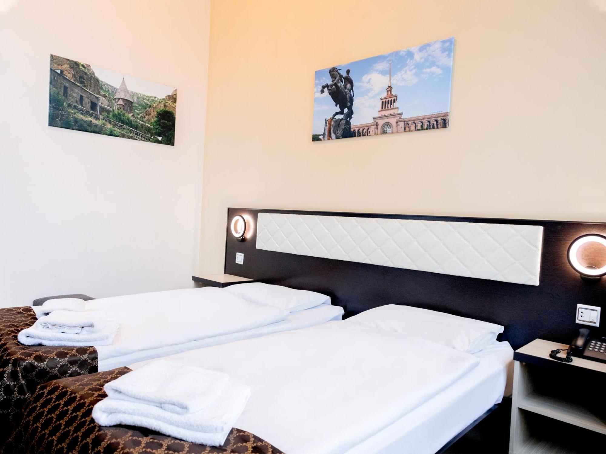 Comfort Hotel Jerevan Buitenkant foto