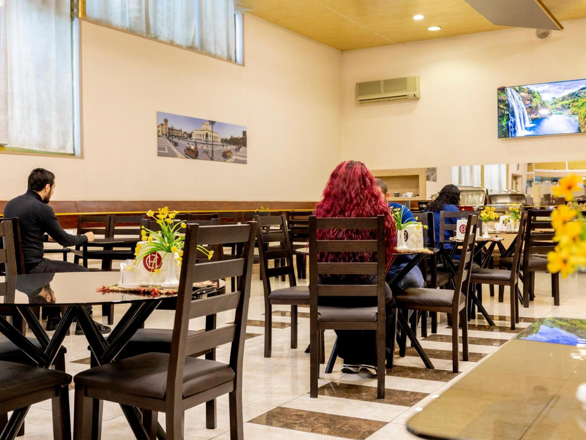 Comfort Hotel Jerevan Buitenkant foto