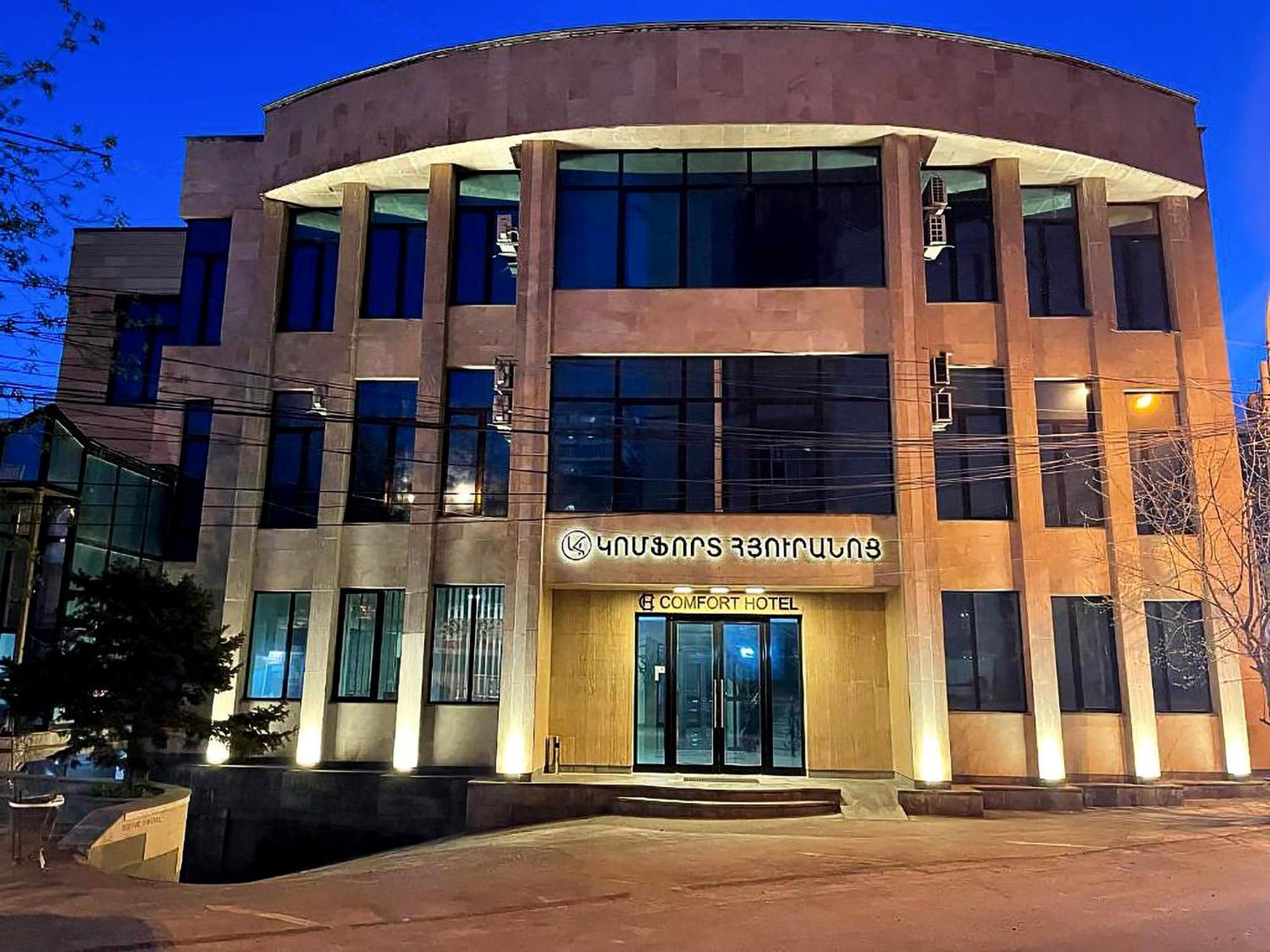 Comfort Hotel Jerevan Buitenkant foto